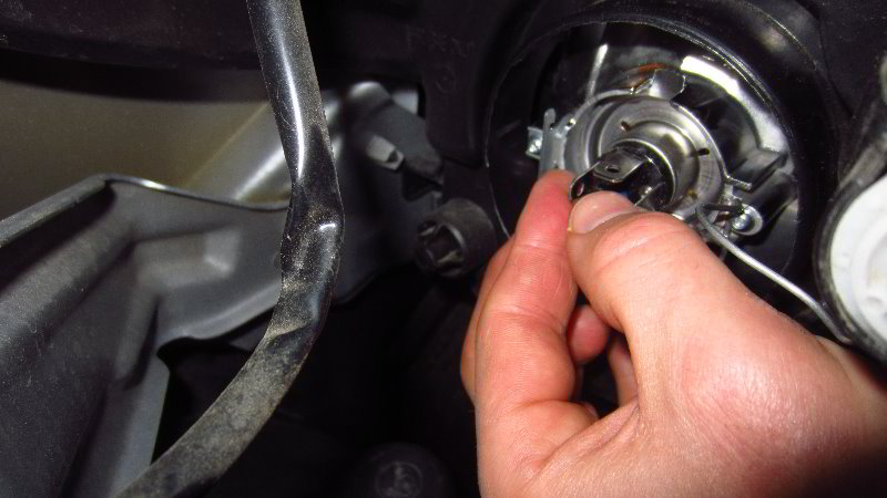 2012-2019-Nissan-Versa-Headlight-Bulbs-Replacement-Guide-015