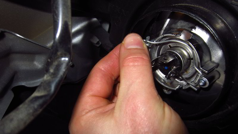 2012-2019-Nissan-Versa-Headlight-Bulbs-Replacement-Guide-016