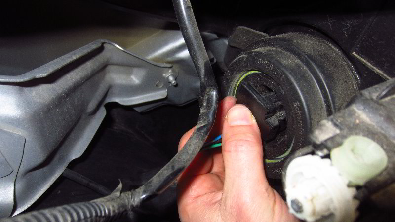 2012-2019-Nissan-Versa-Headlight-Bulbs-Replacement-Guide-019