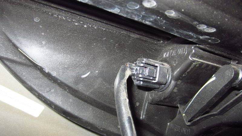 2012-2019-Nissan-Versa-Headlight-Bulbs-Replacement-Guide-021