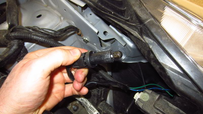 2012-2019-Nissan-Versa-Headlight-Bulbs-Replacement-Guide-022