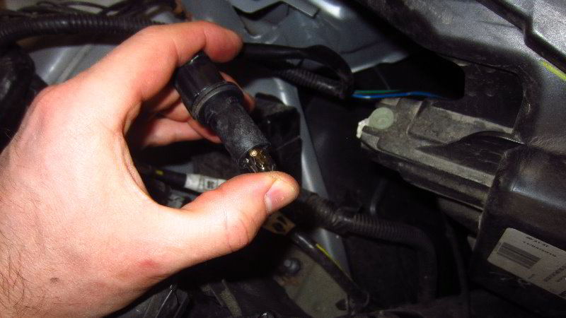 2012-2019-Nissan-Versa-Headlight-Bulbs-Replacement-Guide-025