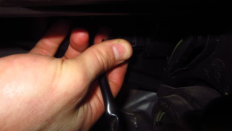 2012-2019-Nissan-Versa-Headlight-Bulbs-Replacement-Guide-027