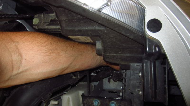 2012-2019-Nissan-Versa-Headlight-Bulbs-Replacement-Guide-029