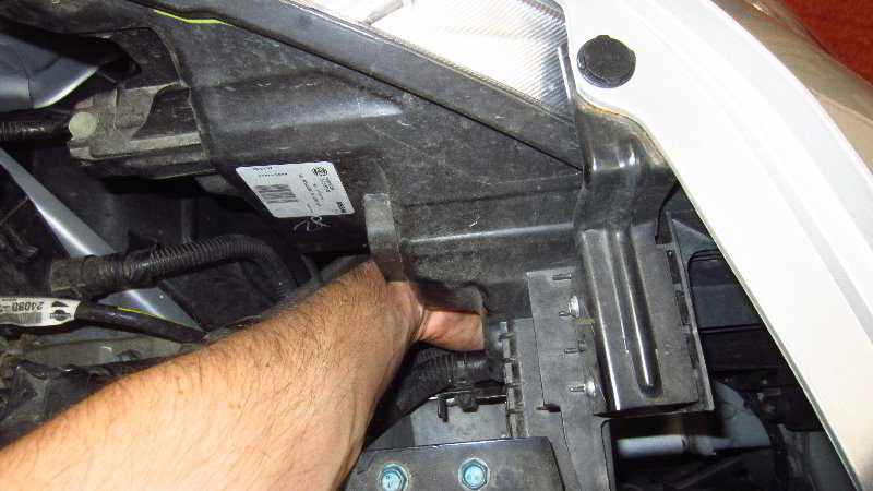 2012-2019-Nissan-Versa-Headlight-Bulbs-Replacement-Guide-034