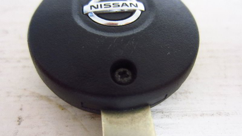 2012-2019-Nissan-Versa-Key-Fob-Battery-Replacement-Guide-003