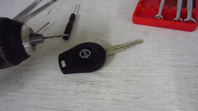 2012-2019-Nissan-Versa-Key-Fob-Battery-Replacement-Guide-005