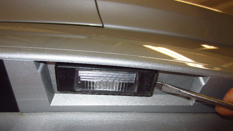 2012-2019-Nissan-Versa-License-Plate-Light-Bulbs-Replacement-Guide-003