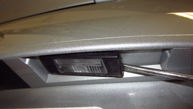 2012-2019-Nissan-Versa-License-Plate-Light-Bulbs-Replacement-Guide-004