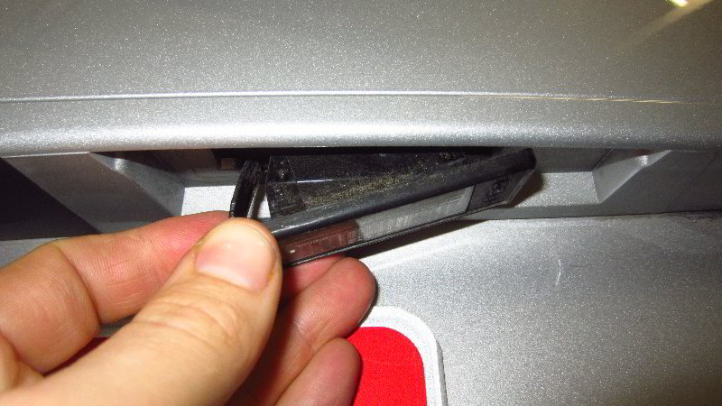 2012-2019-Nissan-Versa-License-Plate-Light-Bulbs-Replacement-Guide-005