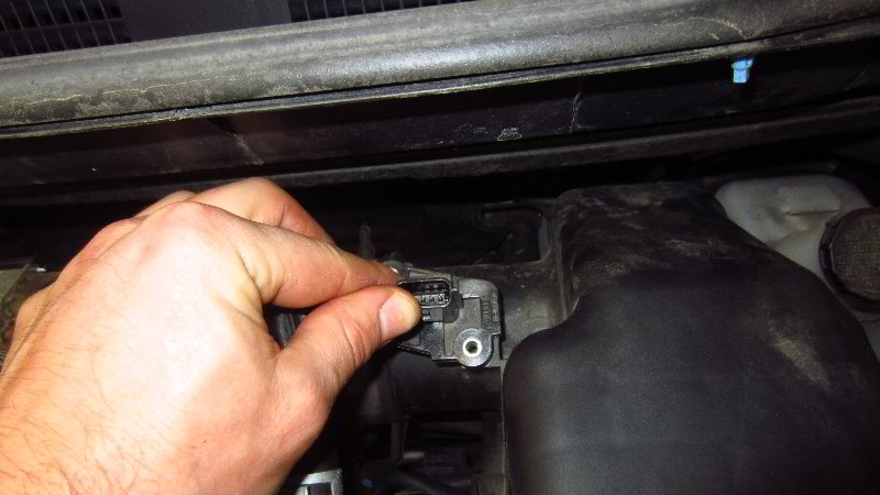 2012-2019-Nissan-Versa-Mass-Air-Flow-Sensor-Replacement-Guide-013