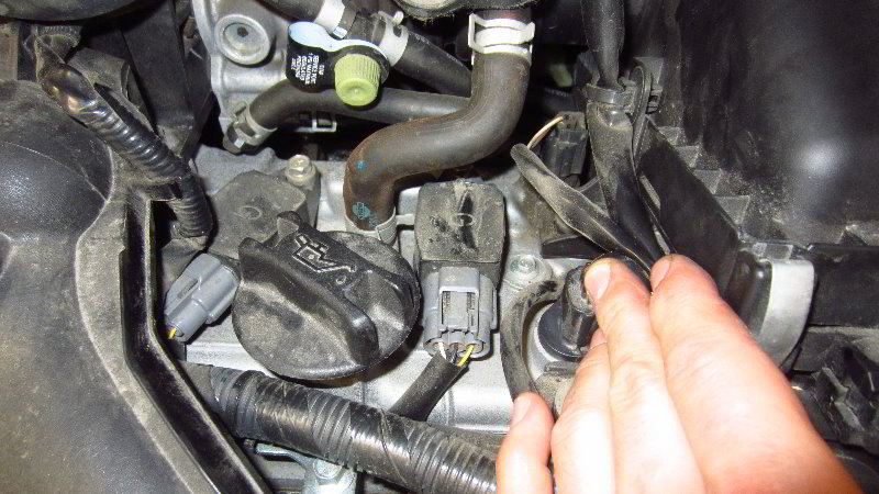 2012-2019-Nissan-Versa-Spark-Plugs-Replacement-Guide-008