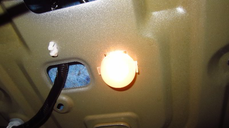 2012-2019-Nissan-Versa-Trunk-Light-Bulb-Replacement-Guide-002