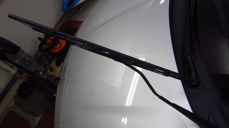 2012-2019-Nissan-Versa-Windshield-Wiper-Blades-Replacement-Guide-002