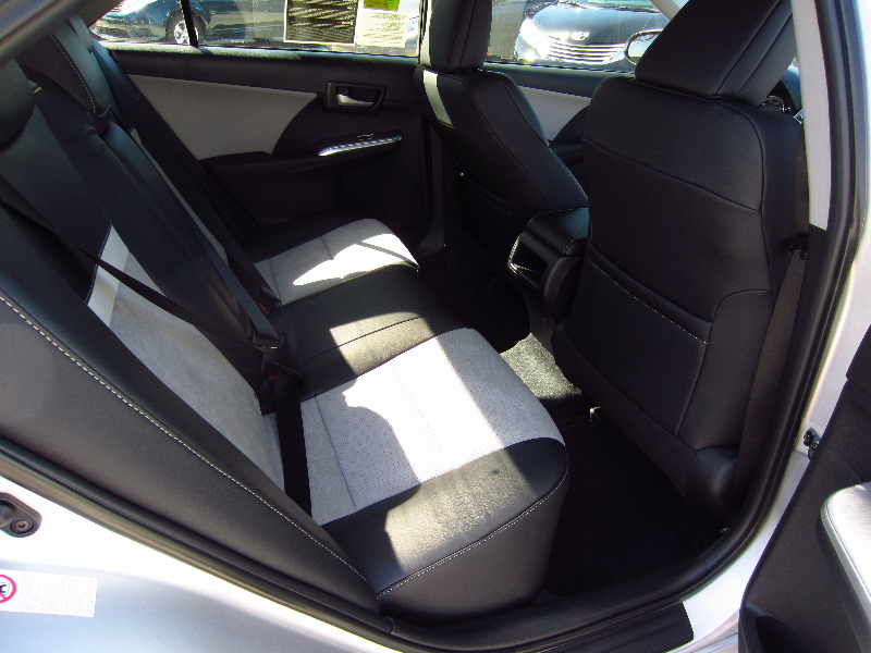 2012-Toyota-Camry-SE-Test-Drive-Review-008