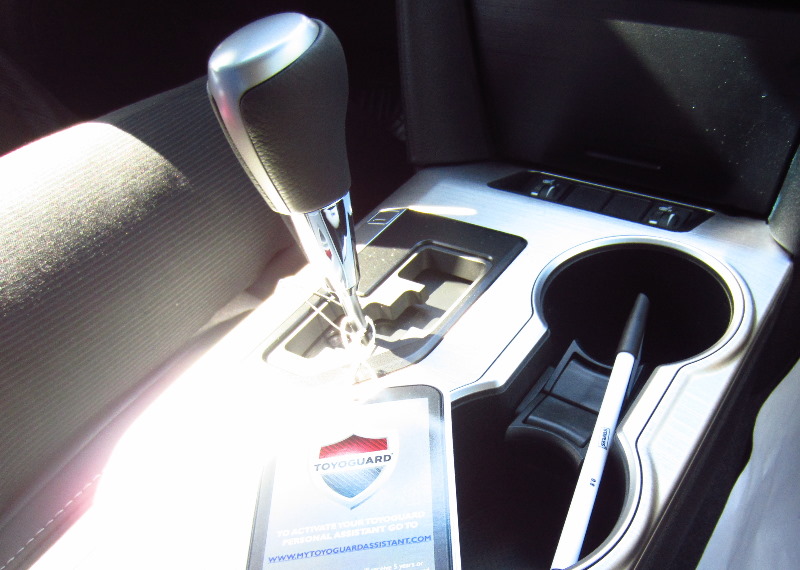 2012-Toyota-Camry-SE-Test-Drive-Review-017