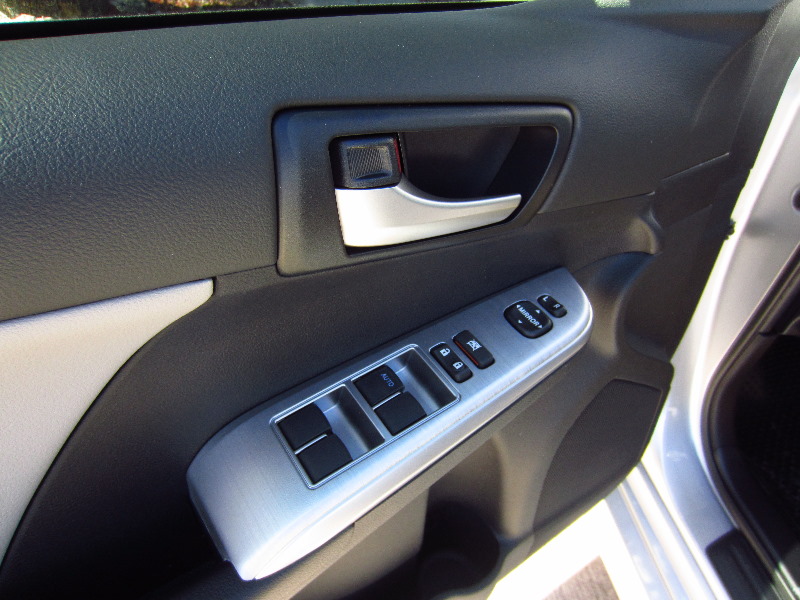 2012-Toyota-Camry-SE-Test-Drive-Review-029