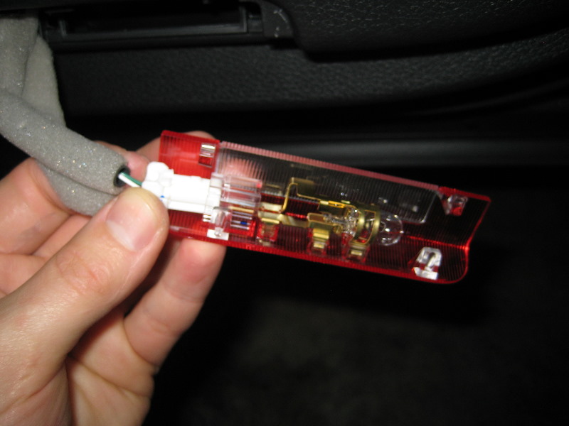 20132015NissanAltimaDoorCourtesyStepLightBulbReplacementGuide011