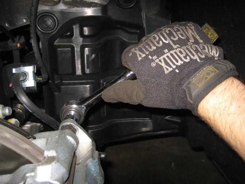 2013-2015-Nissan-Altima-Front-Brake-Pads-Replacement-Guide-007