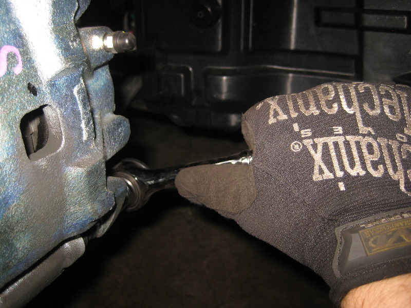 2013-2015-Nissan-Altima-Front-Brake-Pads-Replacement-Guide-008