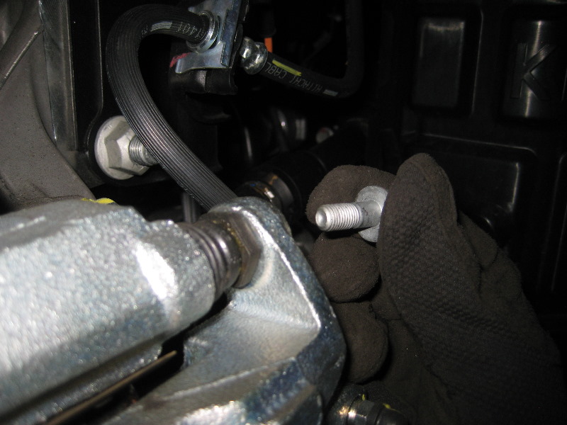 2013-2015-Nissan-Altima-Front-Brake-Pads-Replacement-Guide-009