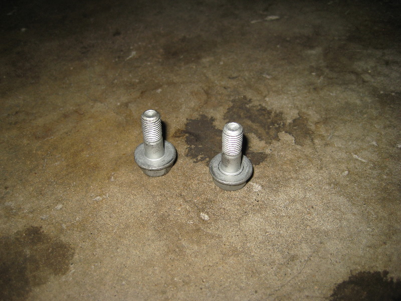 2013-2015-Nissan-Altima-Front-Brake-Pads-Replacement-Guide-011