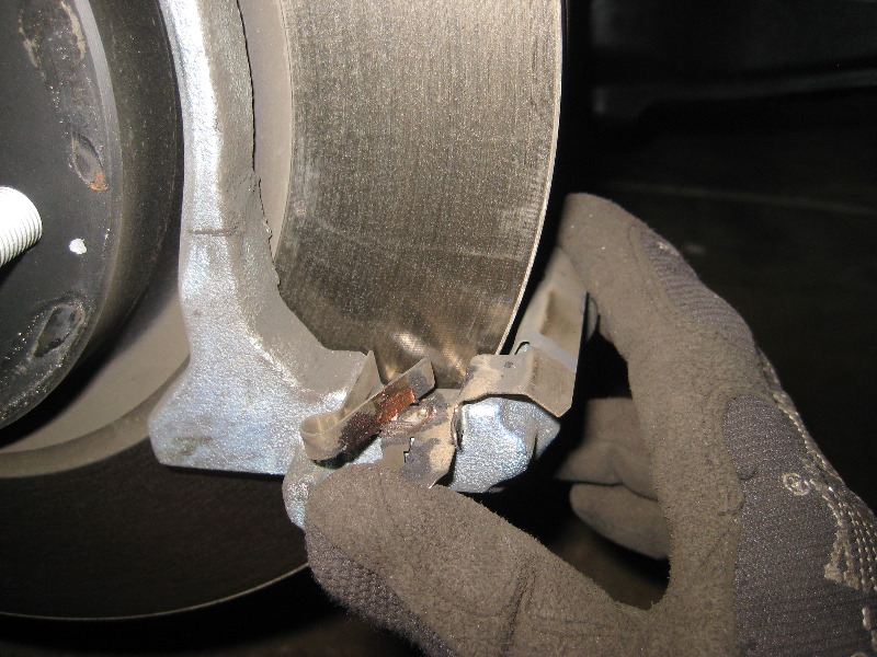 20132015NissanAltimaFrontBrakePadsReplacementGuide016