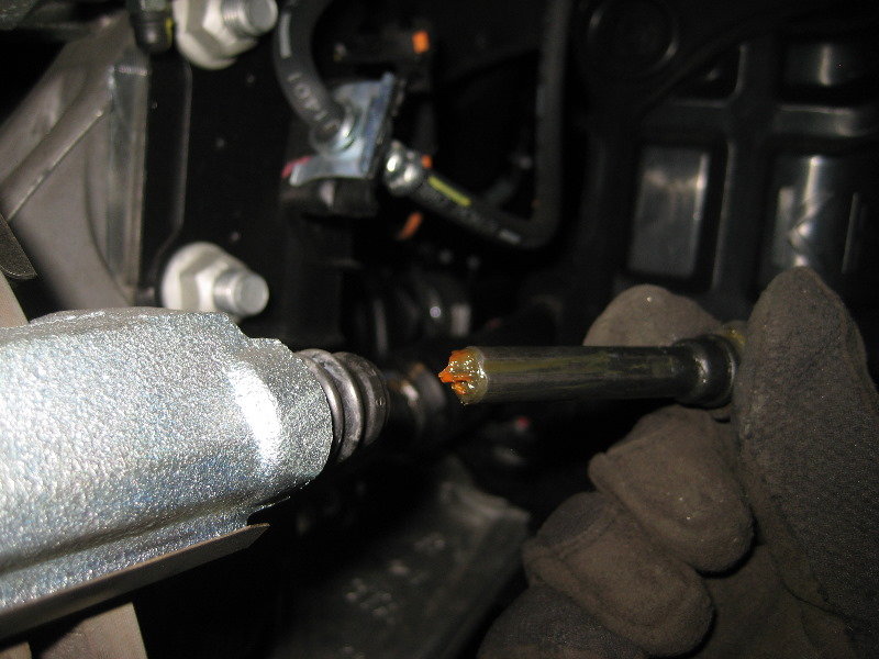 2013-2015-Nissan-Altima-Front-Brake-Pads-Replacement-Guide-018