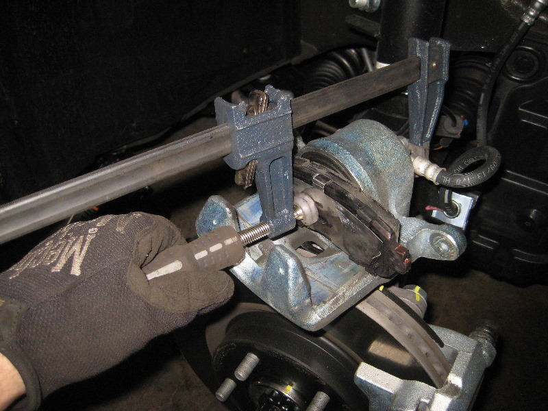 20132015NissanAltimaFrontBrakePadsReplacementGuide021