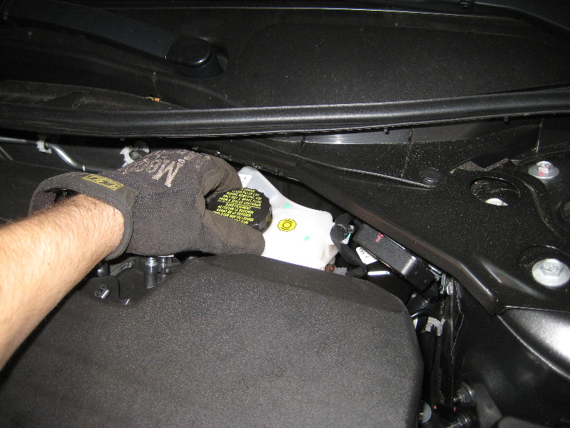 2013-2015-Nissan-Altima-Front-Brake-Pads-Replacement-Guide-022