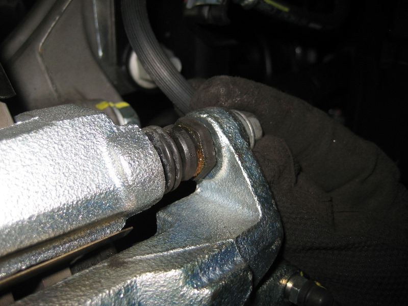 2013-2015-Nissan-Altima-Front-Brake-Pads-Replacement-Guide-027