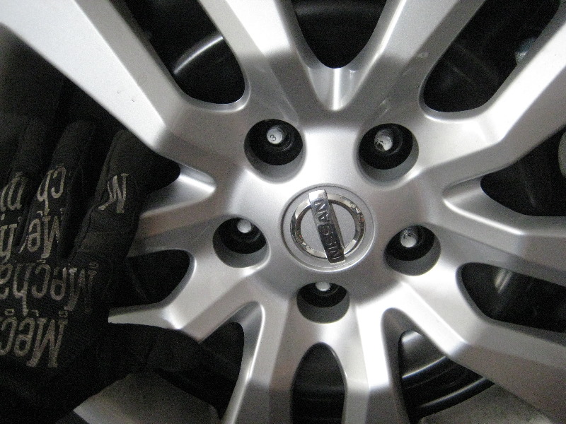 20132015NissanAltimaFrontBrakePadsReplacementGuide033