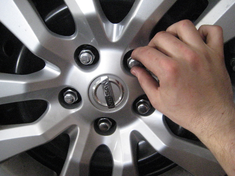 2013-2015-Nissan-Altima-Front-Brake-Pads-Replacement-Guide-034