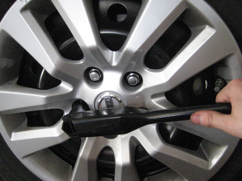 2013-2015-Nissan-Altima-Front-Brake-Pads-Replacement-Guide-035