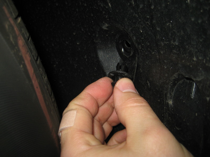 2013-2015-Nissan-Altima-Headlight-Bulbs-Replacement-Guide-005