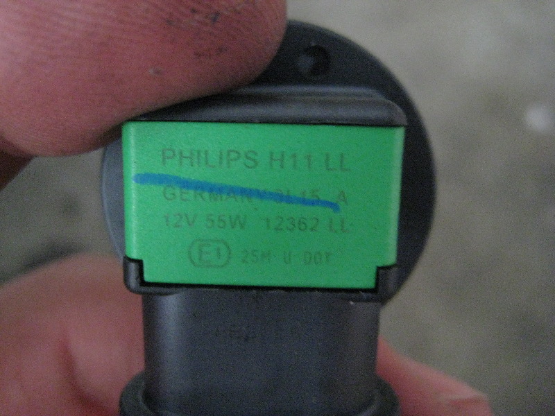 2013-2015-Nissan-Altima-Headlight-Bulbs-Replacement-Guide-011