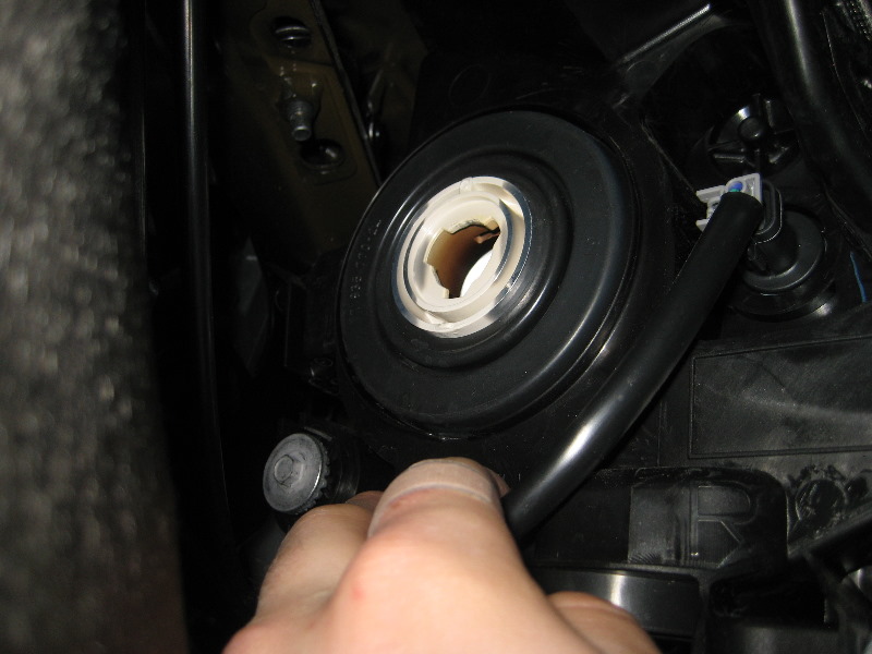 2013-2015-Nissan-Altima-Headlight-Bulbs-Replacement-Guide-012