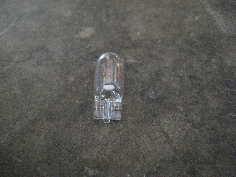 20132015NissanAltimaHeadlightBulbsReplacementGuide018