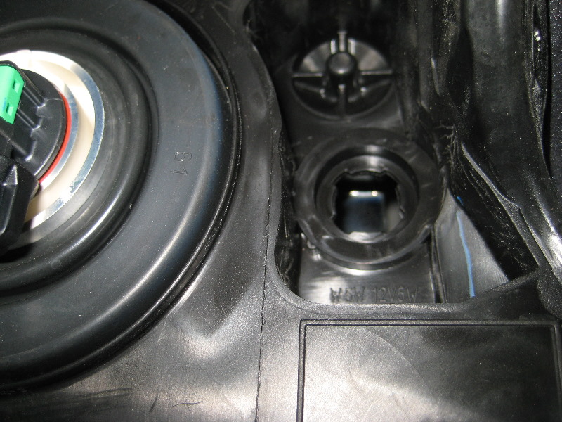 2013-2015-Nissan-Altima-Headlight-Bulbs-Replacement-Guide-019