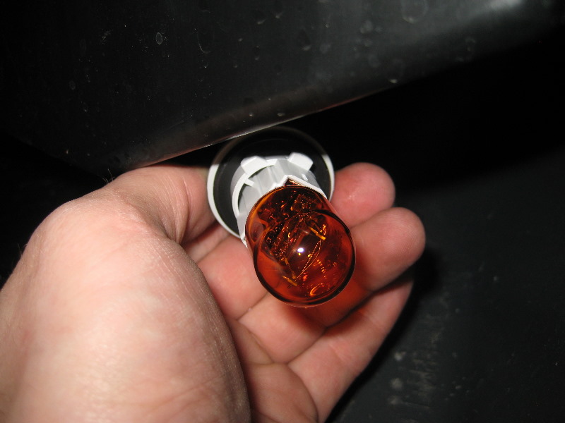 20132015NissanAltimaHeadlightBulbsReplacementGuide022