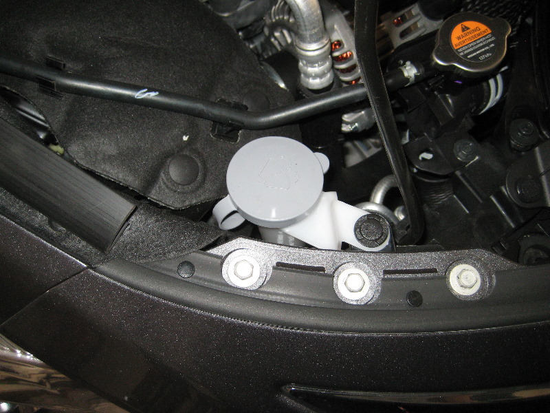 20132015NissanAltimaHeadlightBulbsReplacementGuide029