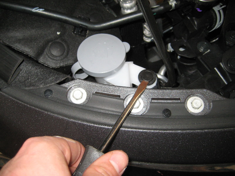 20132015NissanAltimaHeadlightBulbsReplacementGuide030