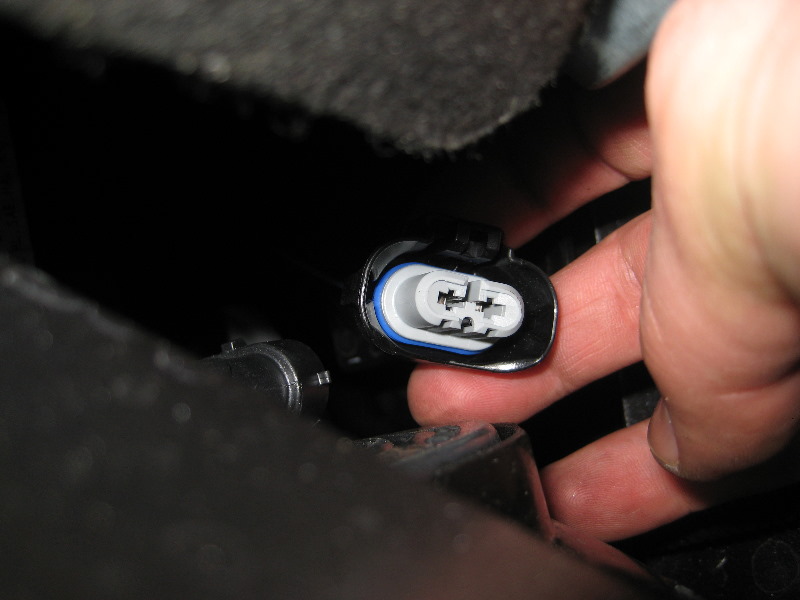 20132015NissanAltimaHeadlightBulbsReplacementGuide034