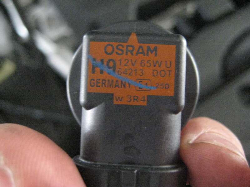 2013-2015-Nissan-Altima-Headlight-Bulbs-Replacement-Guide-036