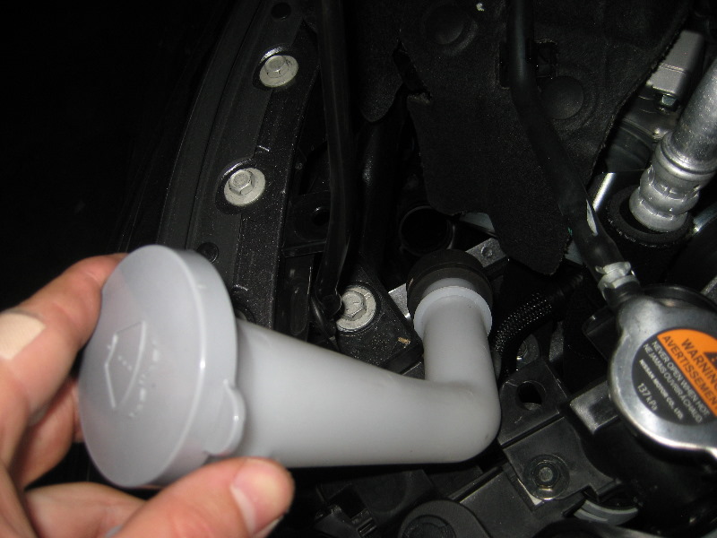 20132015NissanAltimaHeadlightBulbsReplacementGuide040