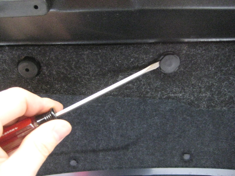 20132015NissanAltimaLicensePlateLightBulbsReplacementGuide003