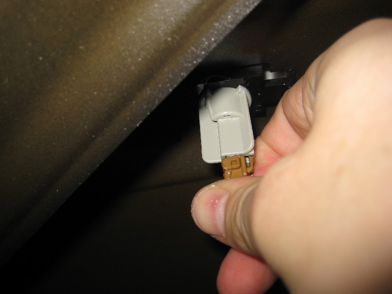 2013-2015-Nissan-Altima-License-Plate-Light-Bulbs-Replacement-Guide-011