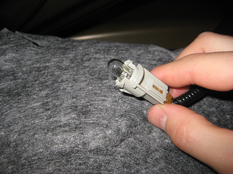 2013-2015-Nissan-Altima-License-Plate-Light-Bulbs-Replacement-Guide-013