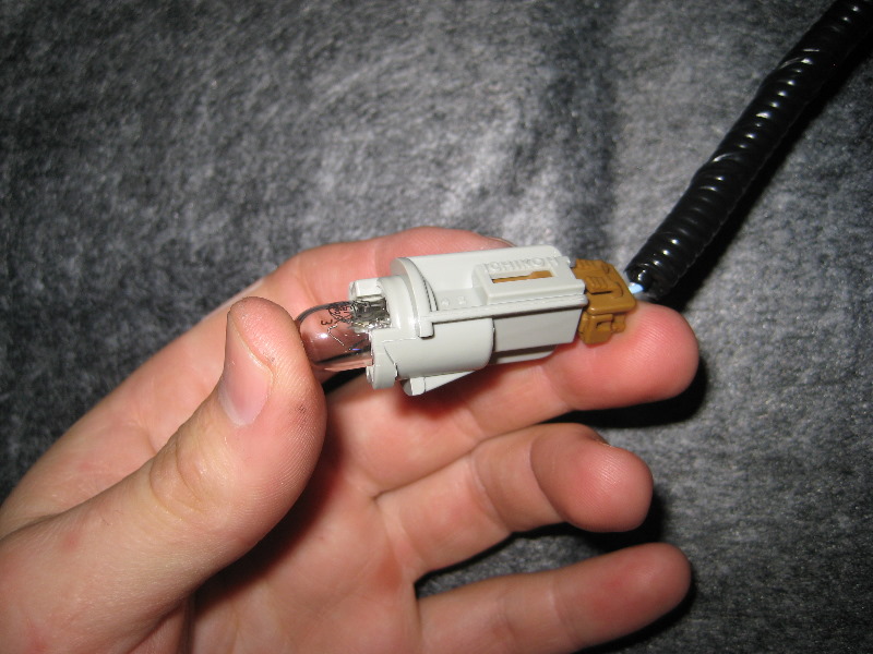 20132015NissanAltimaLicensePlateLightBulbsReplacementGuide016