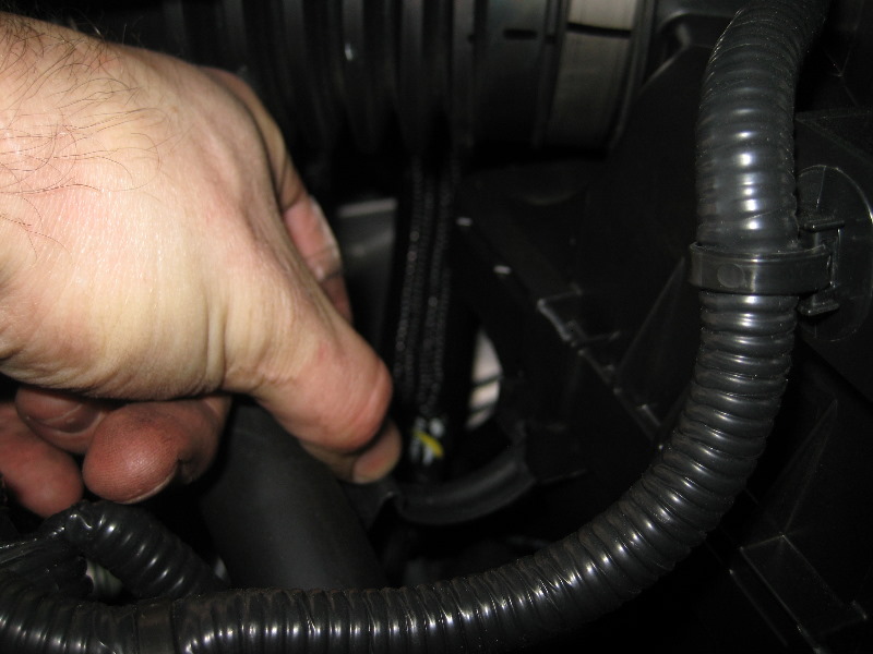 2013-2015-Nissan-Altima-QR25DE-I4-Engine-Air-Filter-Replacement-Guide-004